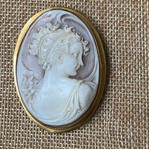 Vintage 14k Cameo Brooch